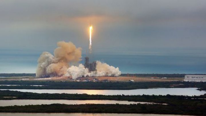 SpaceX poate deveni a doua cea mai mare companie privată din SUA