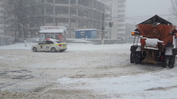 Comunicat de la Primărie: 36 de utilaje ajutate de polițiștii INP, intervin pe străzile din Capitală: Circulația transportului public 