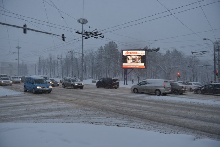 Atenţie, NINSOARE ABUNDENTĂ! Cum se circulă pe drumurile naţionale 