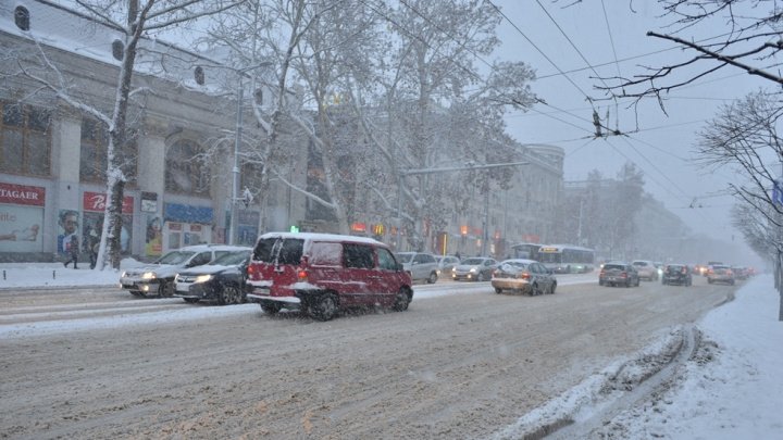 Atenţie, NINSOARE ABUNDENTĂ! Cum se circulă pe drumurile naţionale 