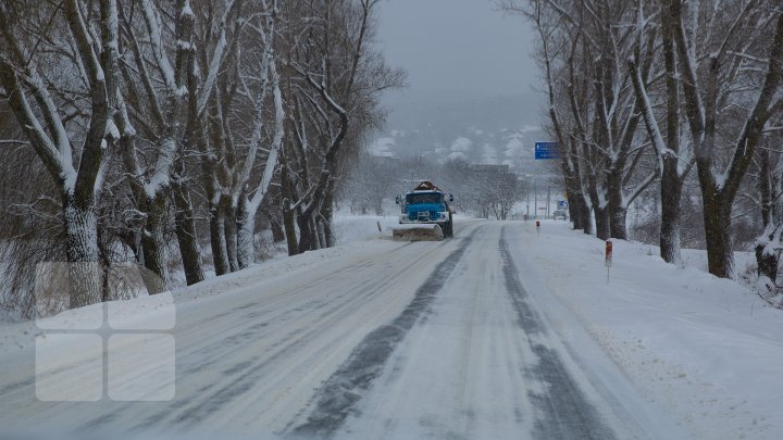 MĂSURI DE URGENŢĂ din cauza URGIEI ALBE. Zăpada şi viscolul s-au dezlănţuit în Moldova. Cum se circulă pe drumurile din țară