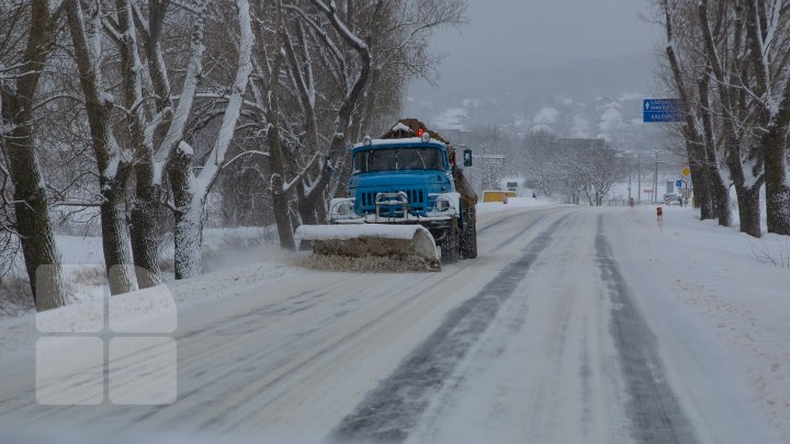 MĂSURI DE URGENŢĂ din cauza URGIEI ALBE. Zăpada şi viscolul s-au dezlănţuit în Moldova. Cum se circulă pe drumurile din țară