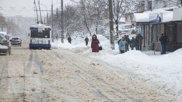 MĂSURI DE URGENŢĂ din cauza URGIEI ALBE. Zăpada şi viscolul s-au dezlănţuit în Moldova. Cum se circulă pe drumurile din țară