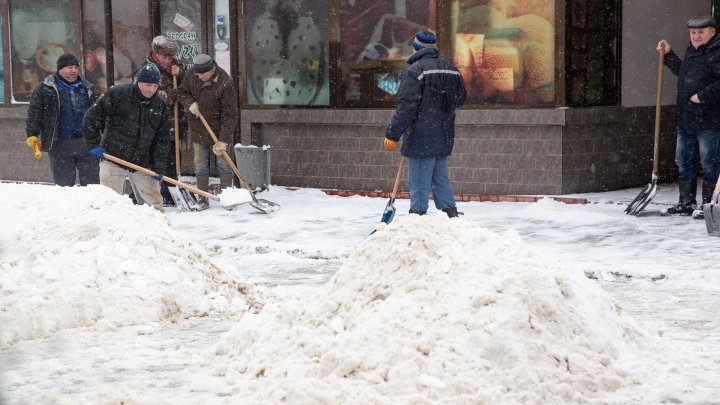 MĂSURI DE URGENŢĂ din cauza URGIEI ALBE. Zăpada şi viscolul s-au dezlănţuit în Moldova. Cum se circulă pe drumurile din țară