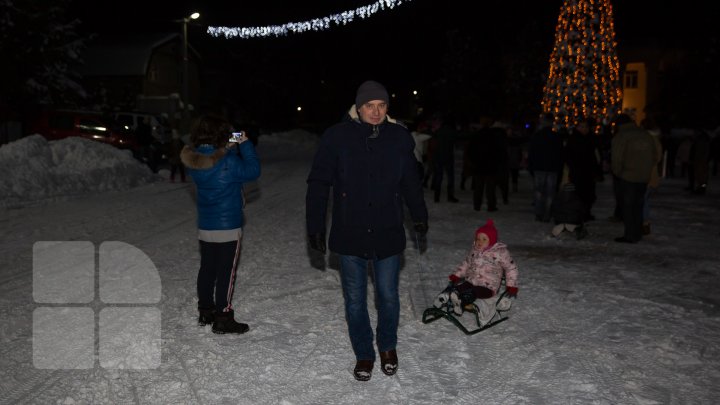 Tradițiile aproape că se uită la sate. În ce localitate din țară se mai adună oamenii la Jocul Mare (FOTOREPORT)