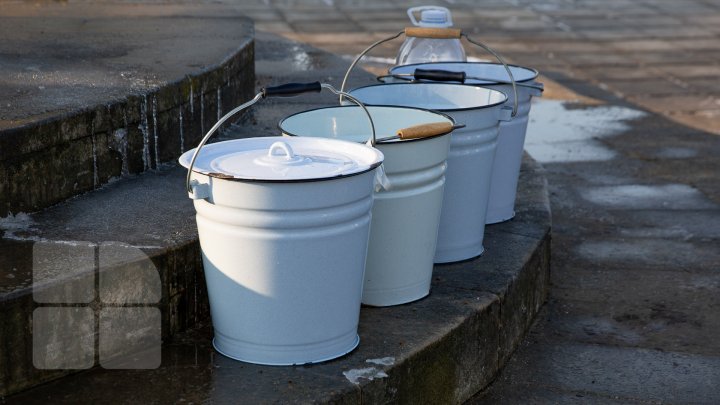 Bobotează de stil vechi. Credincioşii au mers după agheasmă la Catedrala Mitropolitană a Naşterii Domnului (FOTOREPORT)