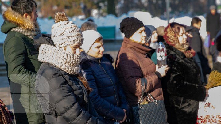 Bobotează de stil vechi. Credincioşii au mers după agheasmă la Catedrala Mitropolitană a Naşterii Domnului (FOTOREPORT)