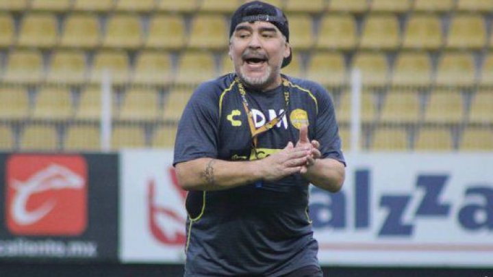 Diego Maradona se oferă să antreneze echipa Manchester United