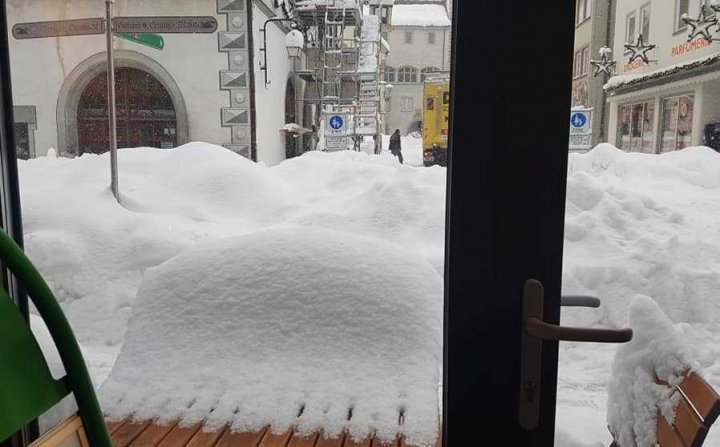 URGIE ALBĂ în Germania şi Austria: 14 oameni au murit, iar numeroase localităţi sunt izolate de lume (FOTO)