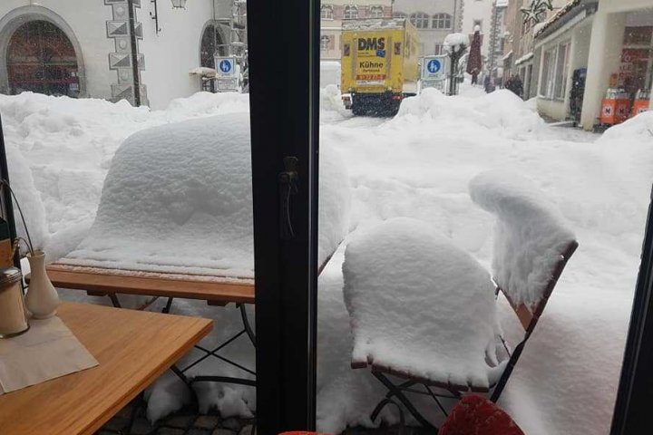 URGIE ALBĂ în Germania şi Austria: 14 oameni au murit, iar numeroase localităţi sunt izolate de lume (FOTO)