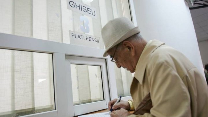 Veste bună pentru pensionari. Începând cu această lună, pensiile, care nu asigurau minimul de existenţă, s-au majorat cu zece la sută