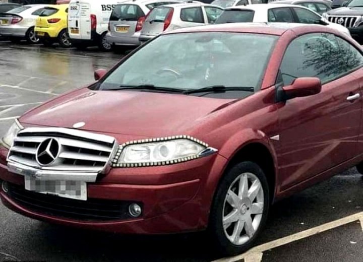 Imaginaţia şoferilor NU cunoaşte limite. Un bărbat şi-a transformat mașina, un Renault Megane, într-un Mercedes (FOTO)