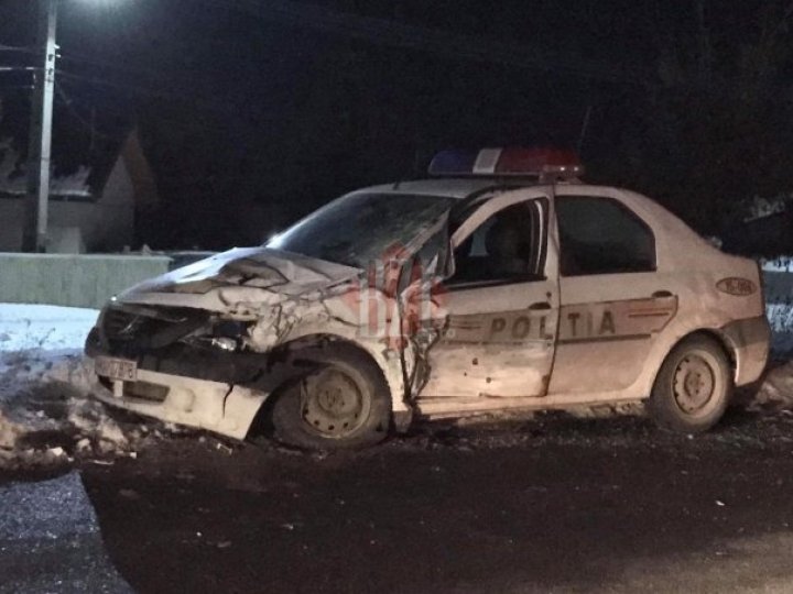 ACCIDENT GRAV la Iaşi. Un microbuz la volanul căruia se afla un moldovean s-a ciocnit cu o maşină a Poliţiei Române (GALERIE FOTO)