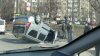 GRAV ACCIDENT în Capitală. Un taxi s-a răsturnat. Ambulanța, la fața locului (VIDEO)