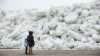 Fenomen spectaculos: Bucăţi de gheaţă, aduse la mal de o furtună violentă la graniţa Statelor Unite cu Canada (VIDEO)