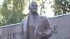 Bustul lui Lenin a fost plasat într-un lac în oraşul ucrainean Dnepr