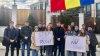 "Stop manipulării ruse". Câţiva manifestanţi au cerut ELIBERAREA DE URGENŢĂ a piloţilor moldoveni, ţinuţi în captivitate electorală la Moscova