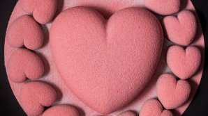 Cofetarii muncesc asupra torturilor pentru ÎNDRĂGOSTIȚI. Ce prețuri la dulciuri promite 2019