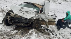 Accident grav la Călărași. Două mașini s-au ciocnit frontal și au fost făcute zob. Sunt victime (FOTO/VIDEO)