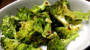 Vrei să dormi bine? Iată ce alimente NU TREBUIESC consumate pentru un somn sănătos