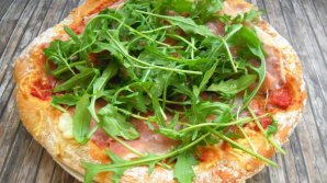 Adevărul despre rucola. Ce este, de fapt, această plantă pe care o punem în salate