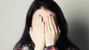 STUDIU: Femeile care lucrează ore suplimentare sunt mai predispuse la depresie