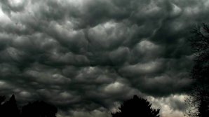 Cod portocaliu de ploi și furtună în aproape întreaga Românie. Cele mai afectate zone