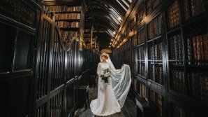 Ieşit din tipare: Doi moldoveni şi-au sărbătorit NUNTA la BIBLIOTECĂ