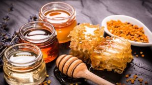 Beneficiile propolisului. Ce conține substanța secretată de albine