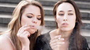 Vrei SĂ FUMEZI? Trebuie să ai 100 de ANI. Decizia ingenioasă a unui stat, care vrea să eradicheze fumatul 