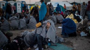 "E ÎNGROZITOR". Mii de oameni dintr-o tabără din Siria îndură foame şi sete