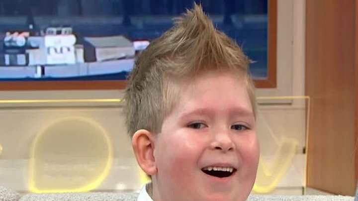 COPIL NĂSCUT FĂRĂ CREIER: Băiatul a învăţat să socoată şi să facă surfing