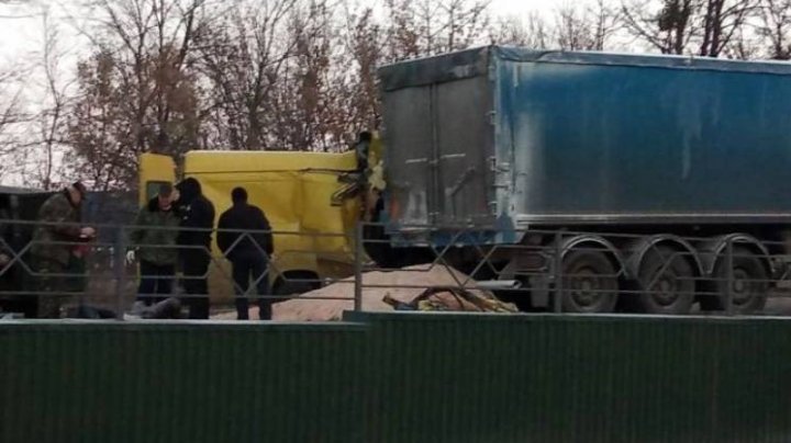 Moldova îşi plânge morţii. Patru conaţionali au murit în cele două grave accidente din Ucraina (FOTO)