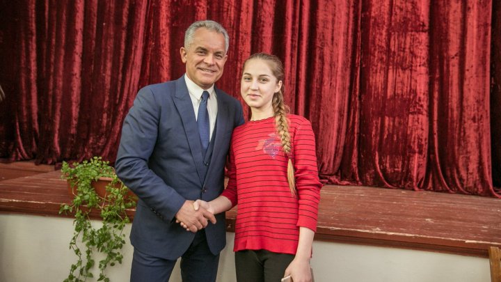 Vlad Plahotniuc, la întâlnirea cu elevii şi profesorii Şcolii Profesionale din Nisporeni: Sistemul de învăţământ profesional va fi reformat (FOTO)