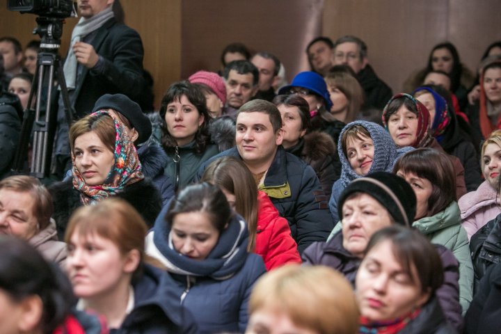 Caravana PDM a ajuns la Fălești. Vlad Plahotniuc a vorbit cu localnicii despre crearea de noi locuri de muncă și a investițiilor în raion