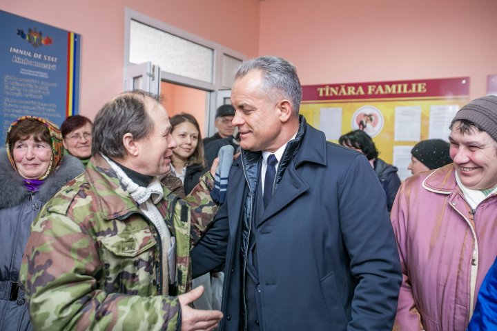 Caravana PDM a ajuns la Fălești. Vlad Plahotniuc a vorbit cu localnicii despre crearea de noi locuri de muncă și a investițiilor în raion