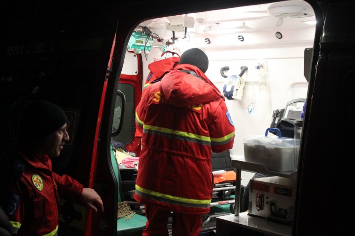 Doi copii în vârstă de trei luni născuți prematur la Kiev, aduși la Chișinău cu un echipaj SMURD