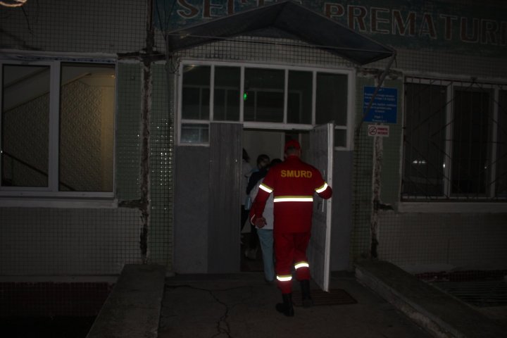 Doi copii în vârstă de trei luni născuți prematur la Kiev, aduși la Chișinău cu un echipaj SMURD