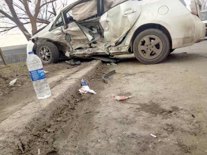 ACCIDENT GRAV în apropiere de Autogara de Sud. Două mașini, făcute zob (VIDEO)