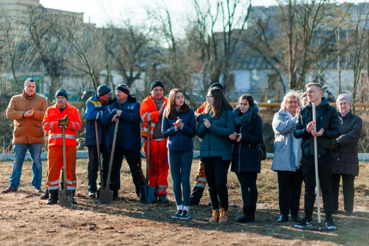 PARC SALUBRIZAT LA ANENII NOI: Acţiunea a avut loc la iniţiativa lui Alexandru Jizdan