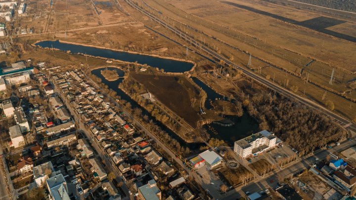 PARC SALUBRIZAT LA ANENII NOI: Acţiunea a avut loc la iniţiativa lui Alexandru Jizdan