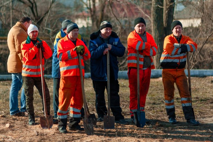 PARC SALUBRIZAT LA ANENII NOI: Acţiunea a avut loc la iniţiativa lui Alexandru Jizdan