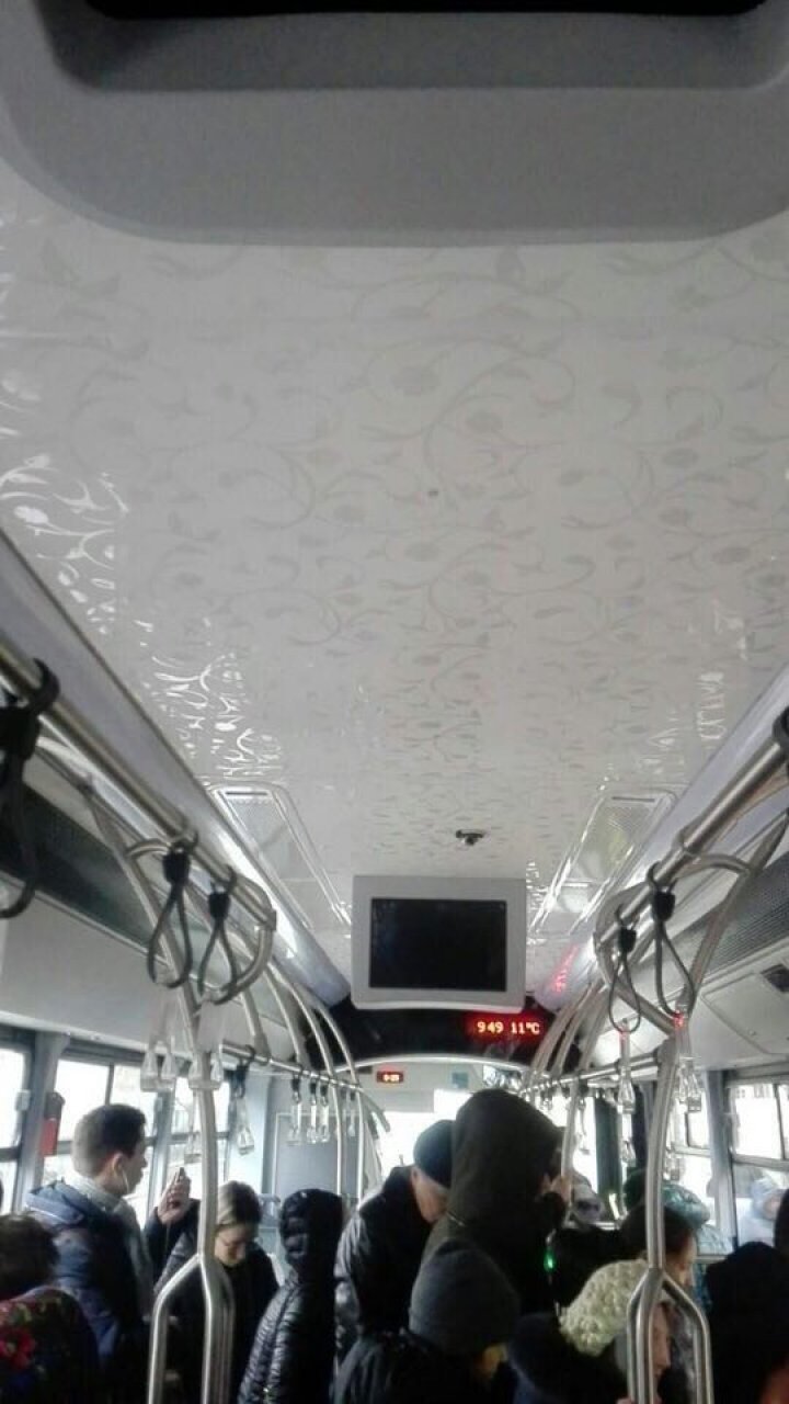 PRIMELE AUTOBUZE PUSE PE LINII. Ce părere au oamenii, şoferii şi taxatoarele