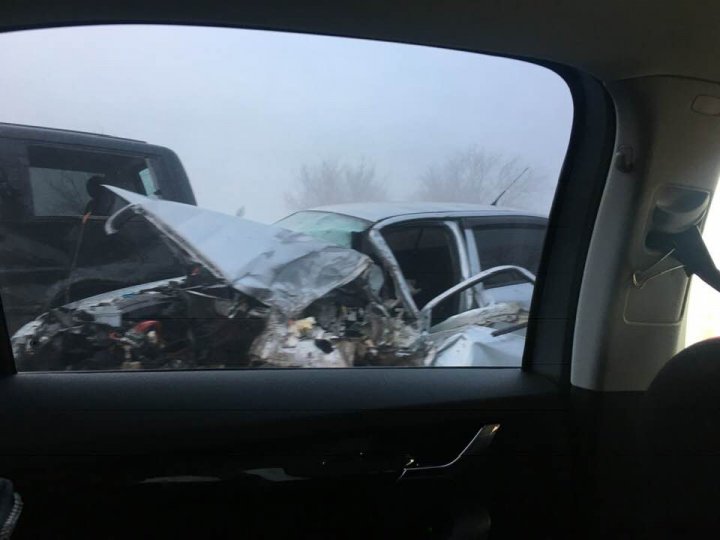 Încă un accident grav în apropiere de orașul Bălți. O mașină, făcută zob (FOTO)