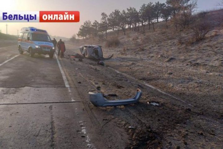 Accident GRAV în satul Mărăndeni. O mașină s-a răstunat din cauza vitezei excesive. Sunt răniți (FOTO)