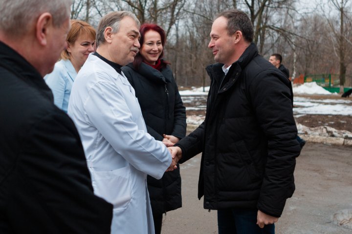 PDM, mai aproape de oameni. Familiile vor beneficia deja din următoarele luni de alocația lunară de 200 de lei pentru fiecare copil cu vârsta de până la 18 ani (FOTO/VIDEO)