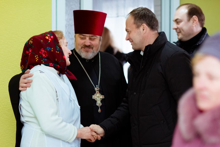 PDM, mai aproape de oameni. Familiile vor beneficia deja din următoarele luni de alocația lunară de 200 de lei pentru fiecare copil cu vârsta de până la 18 ani (FOTO/VIDEO)