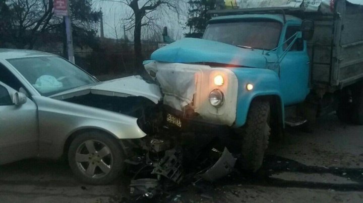 ACCIDENT GRAV la Soroca. Un tânăr, transportat de urgenţă la spital (FOTO)