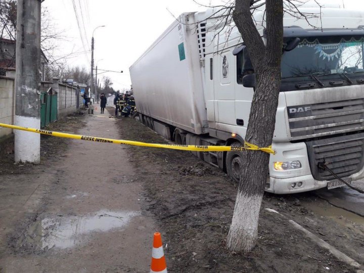 ACCIDENT FATAL la Comrat din cauza unui şofer BEAT: Un mort şi doi răniţi (FOTO)