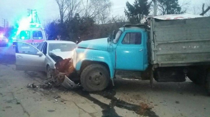 ACCIDENT GRAV la Soroca. Un tânăr, transportat de urgenţă la spital (FOTO)